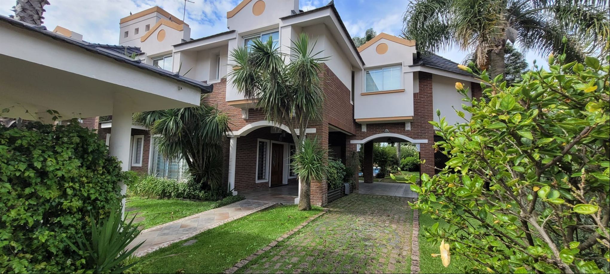 Residencia Excepcional: Gran Porte, Estilo Y Calidad Superior