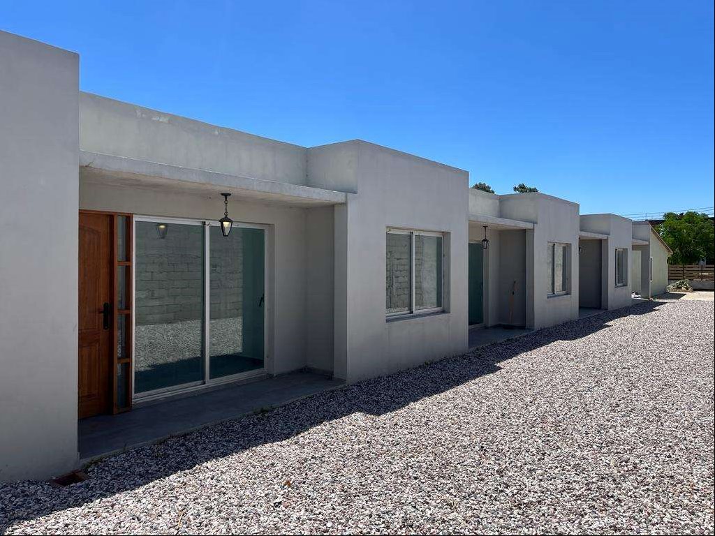 Alquiler Casa El Pinar 2 Dormitorios 1 Baño, EN COMPLEJO DE 5 UNIDADES