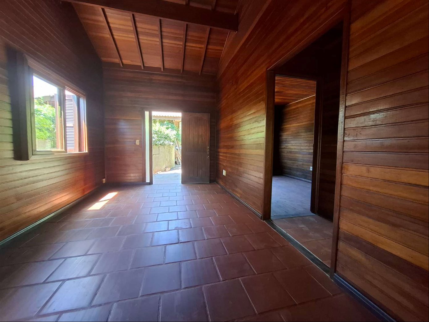 CASA EN ALQUILER DE CABAÑA DE MADERA EN LAGOMAR NORTE. CIUDAD DE LA COSTA