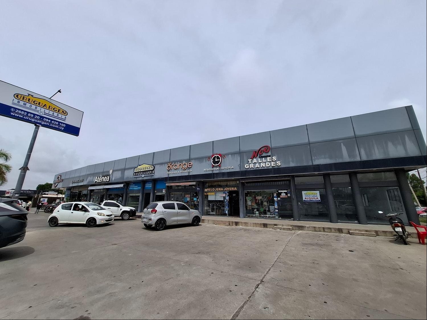 LOCAL  COMERCIAL,  EN LAGOMAR SOBRE GIANNATTASIO