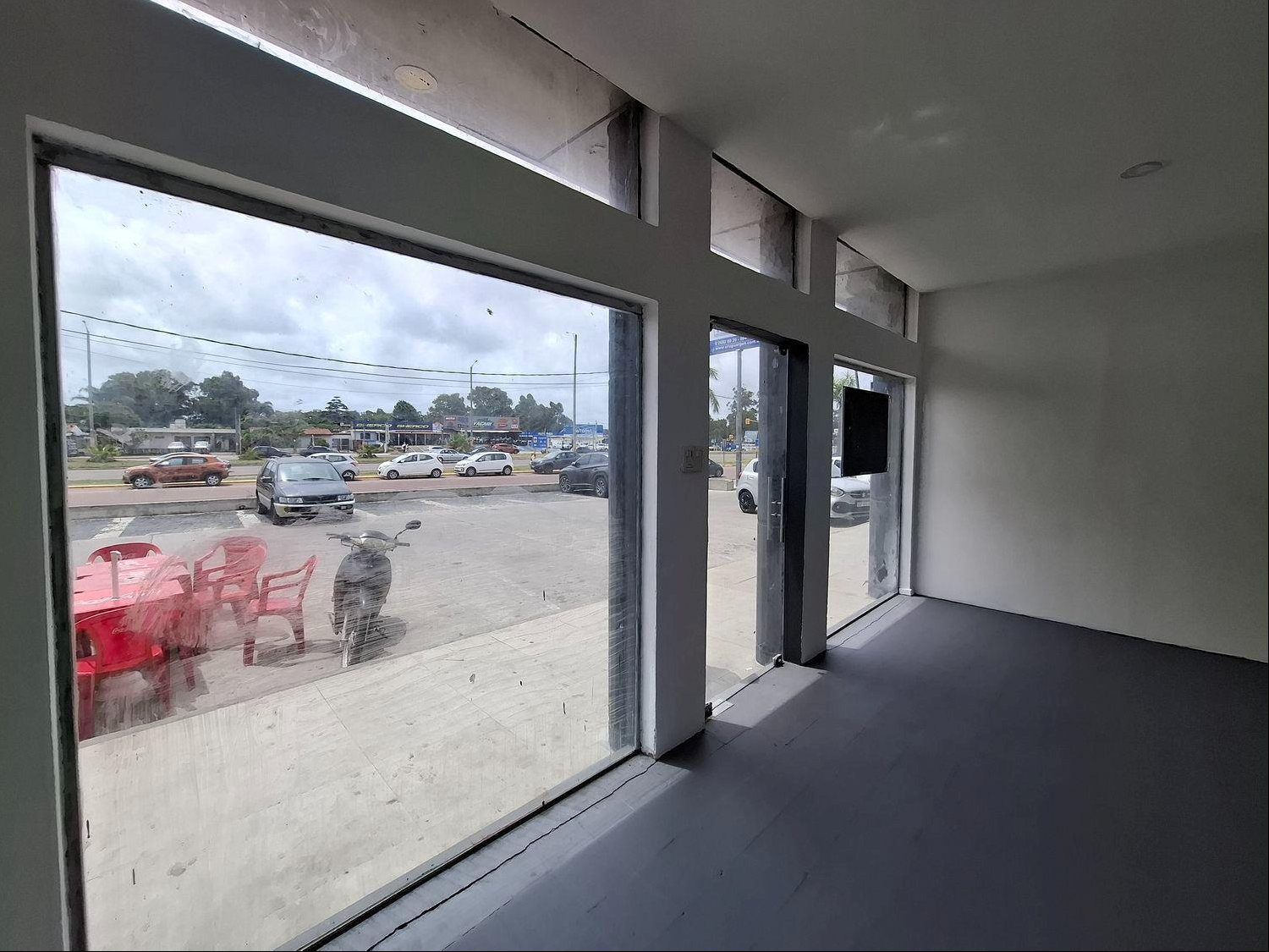 LOCAL  COMERCIAL,  EN LAGOMAR SOBRE GIANNATTASIO · Foto 4