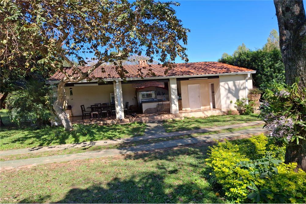 INCREIBLE CASA EN MEDIO DE UN JARDIN — foto 3