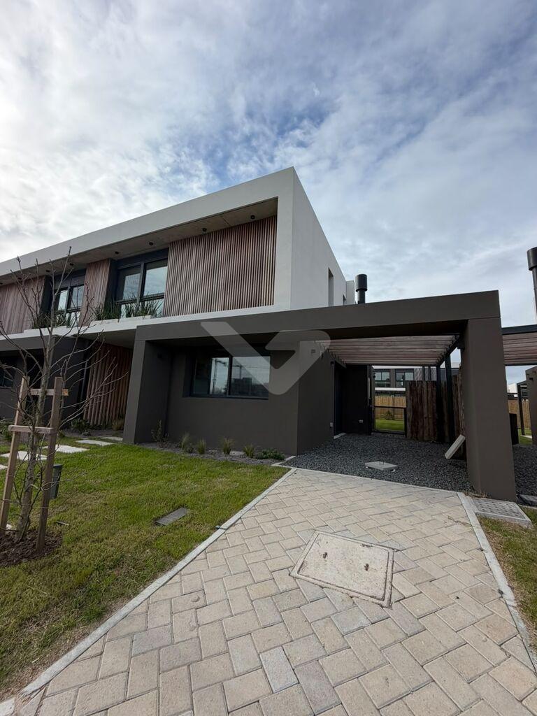 Alquiler casa Marinas de carrasco. Parque Miramar. 3 dormitorios. Jardin. Seguridad