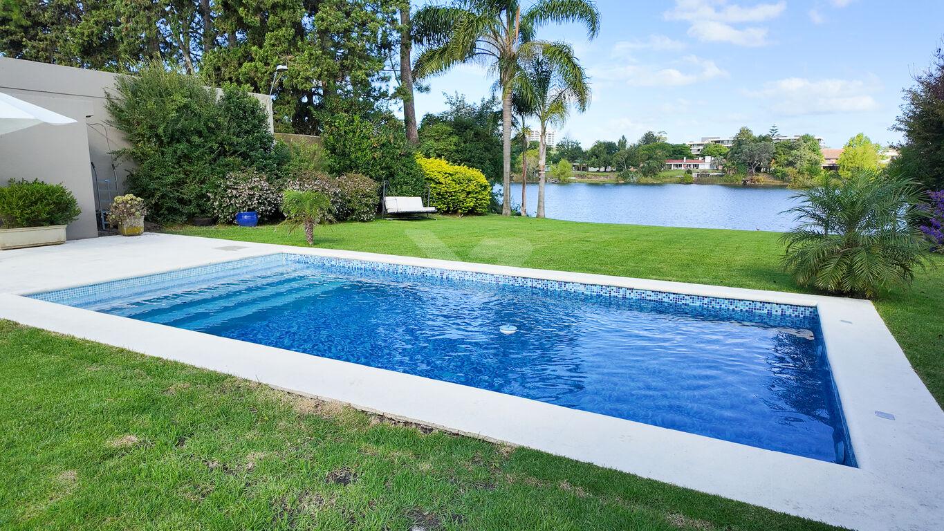 Casa al Lago en parque miramar 4 dormitorios piscina, barbacoa