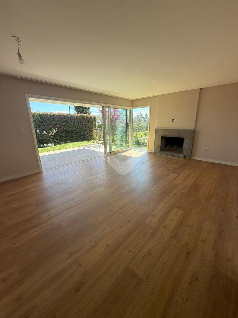 Venta y alquiler apartamento en Parque Miramar, planta baja. estufa a leña. 3 dormitorios. Amenities