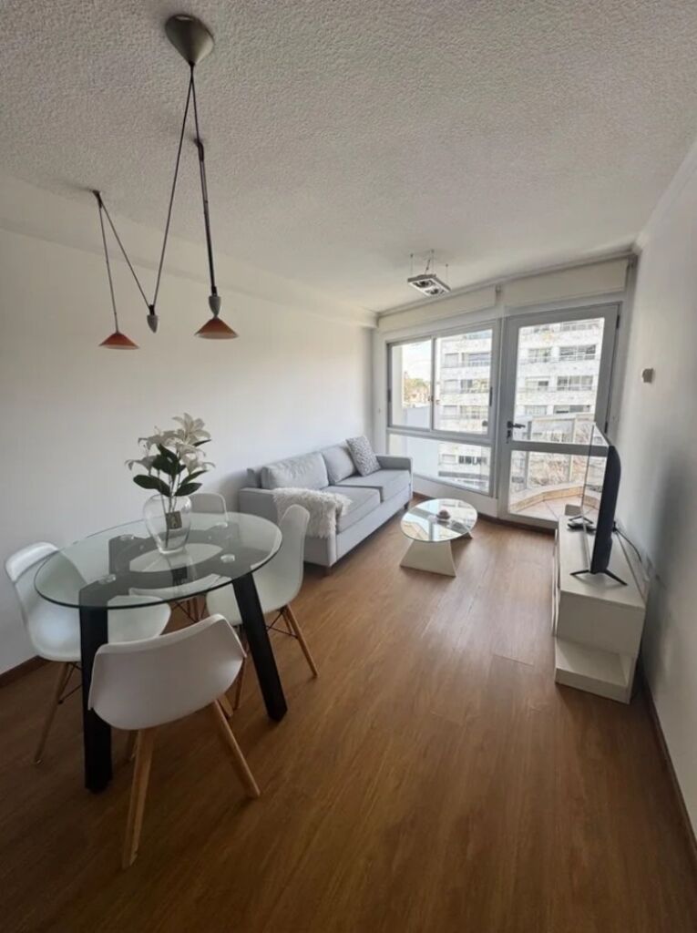 Apartamento 1 dormitorio amueblado Al frente