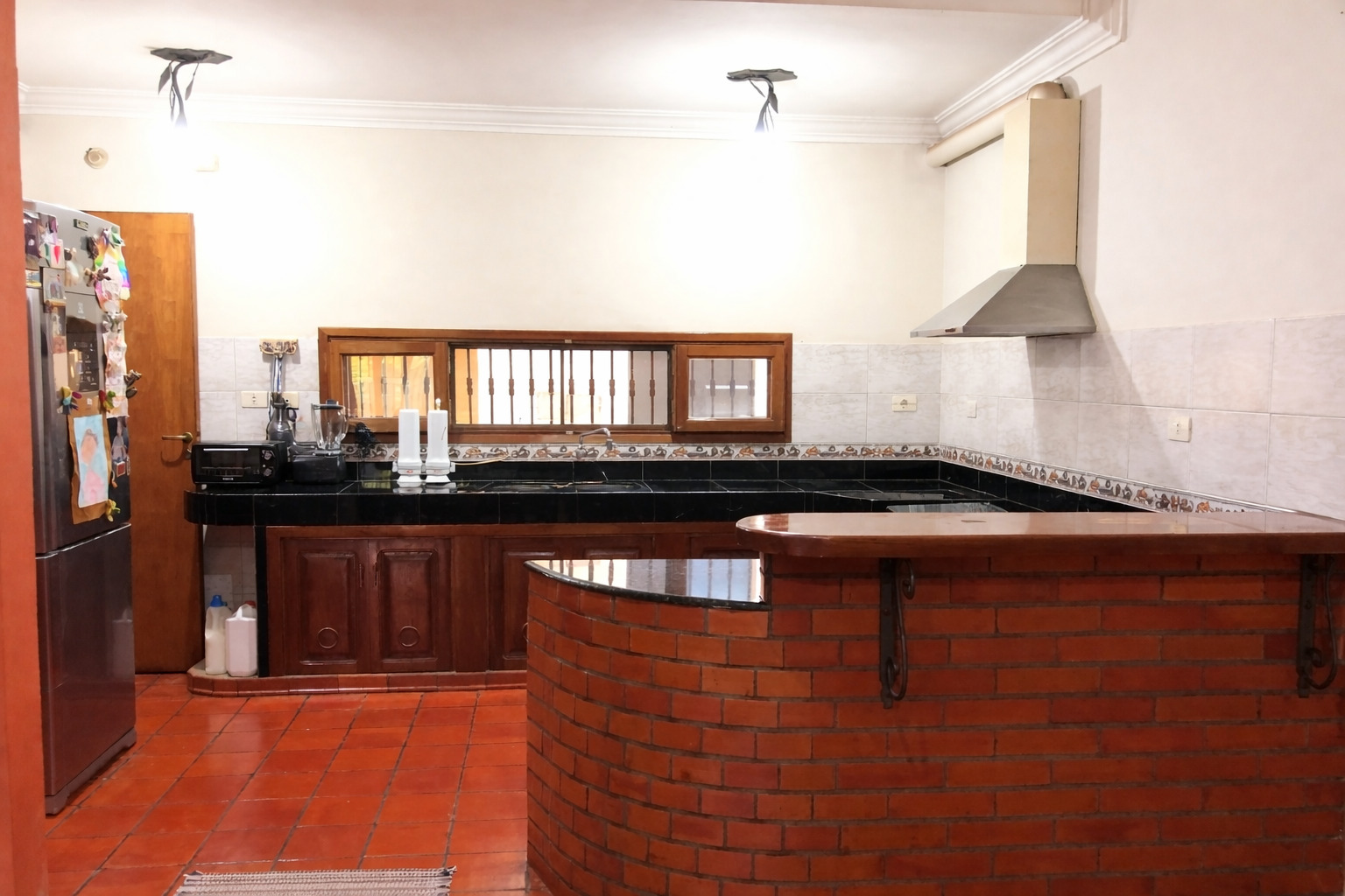¡casa Espaciosa En Calle Cerrada, Fernando D.L.M.! — foto 2