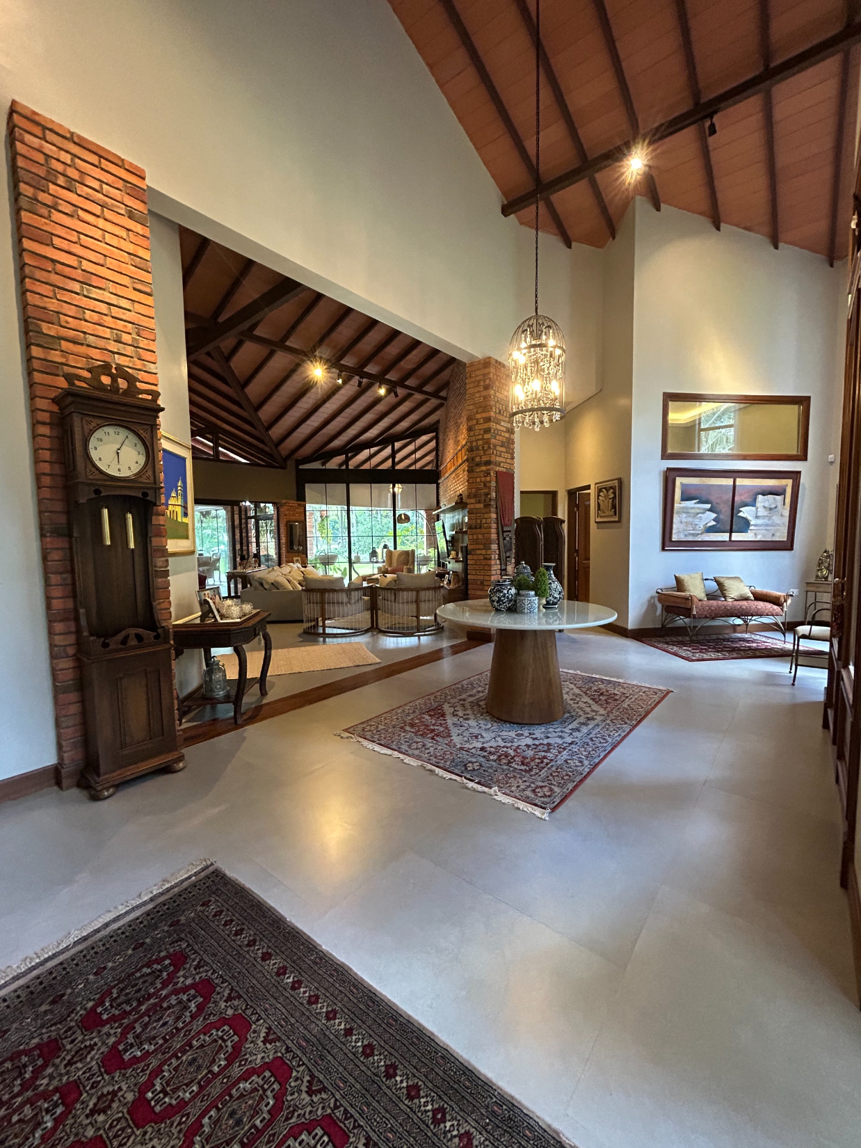 VENDO IMPRESIONANTE RESIDENCIA EN SAN BERNARDINO — foto 2