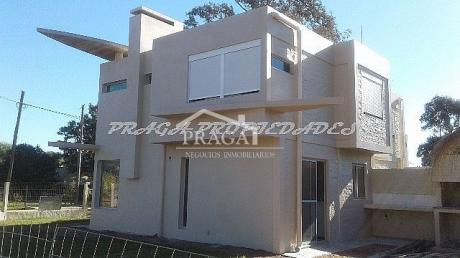 Casas En Parque De Solymar