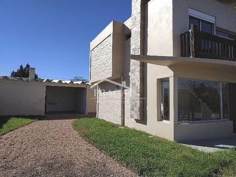 Casas En Parque De Solymar