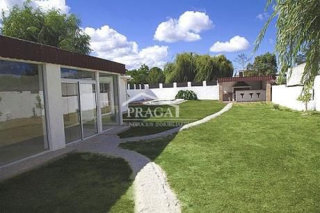 Casas En Lomas De Solymar