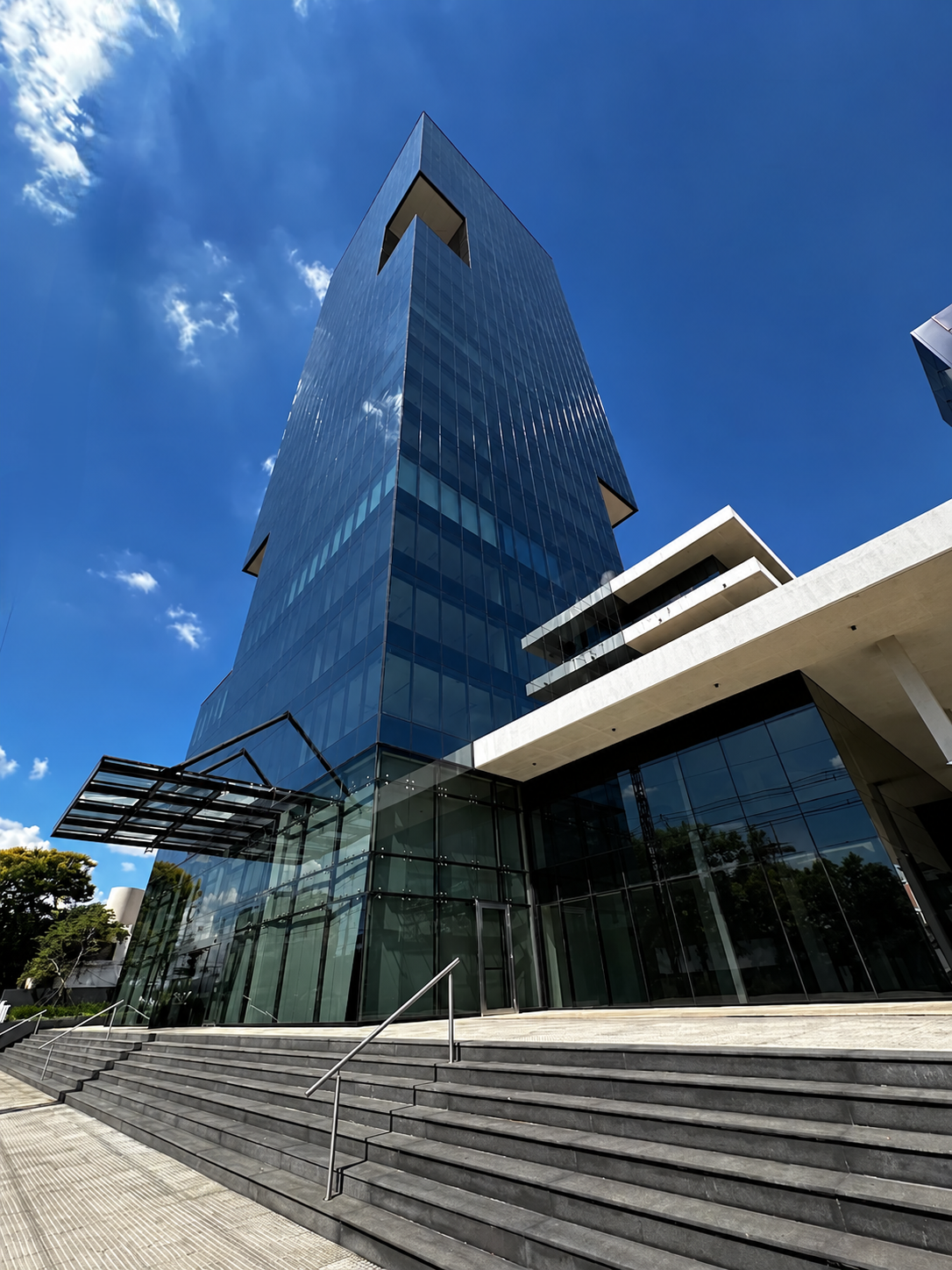 EN VENTA OFICINA CORPORATIVA CON VISTA AL RÍO EN GO TOWER - foto 1