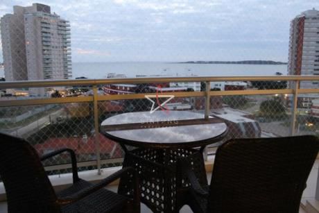 Apartamento 2 Dorm Y Dep., Punta Del Este, Playa Mansa, Venta