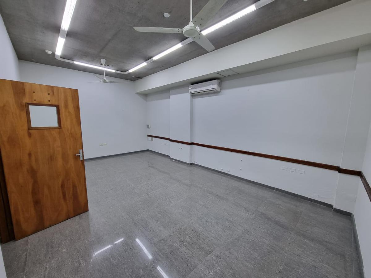 Alquilo Oficina Piso Completo De 336 m2 En Barrio Villa Morra Sobre Importante Avenida — foto 3