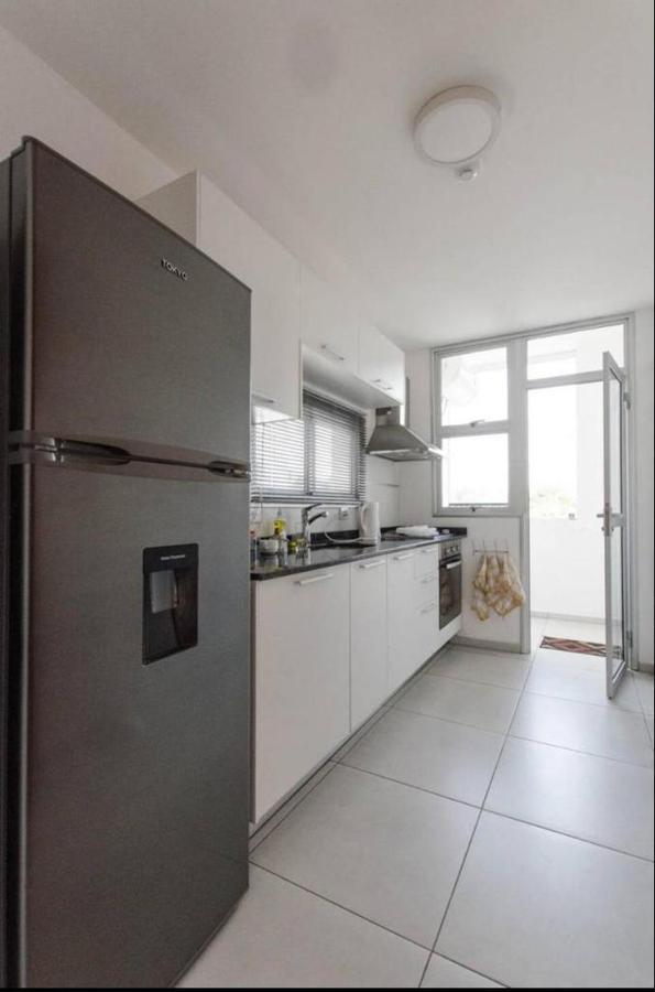 Vendo Dpto de un Dormitorio, con Dos Cocheras zona Aviadores Barrio Madame Lynch — foto 3