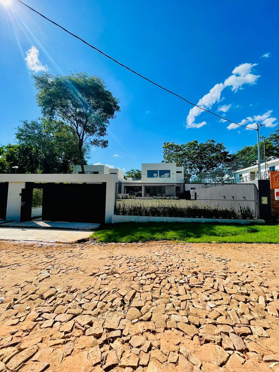 Vendo Casa a Estrenar De 4 Dormitorios Con Piscina En San Bernardino — foto 2