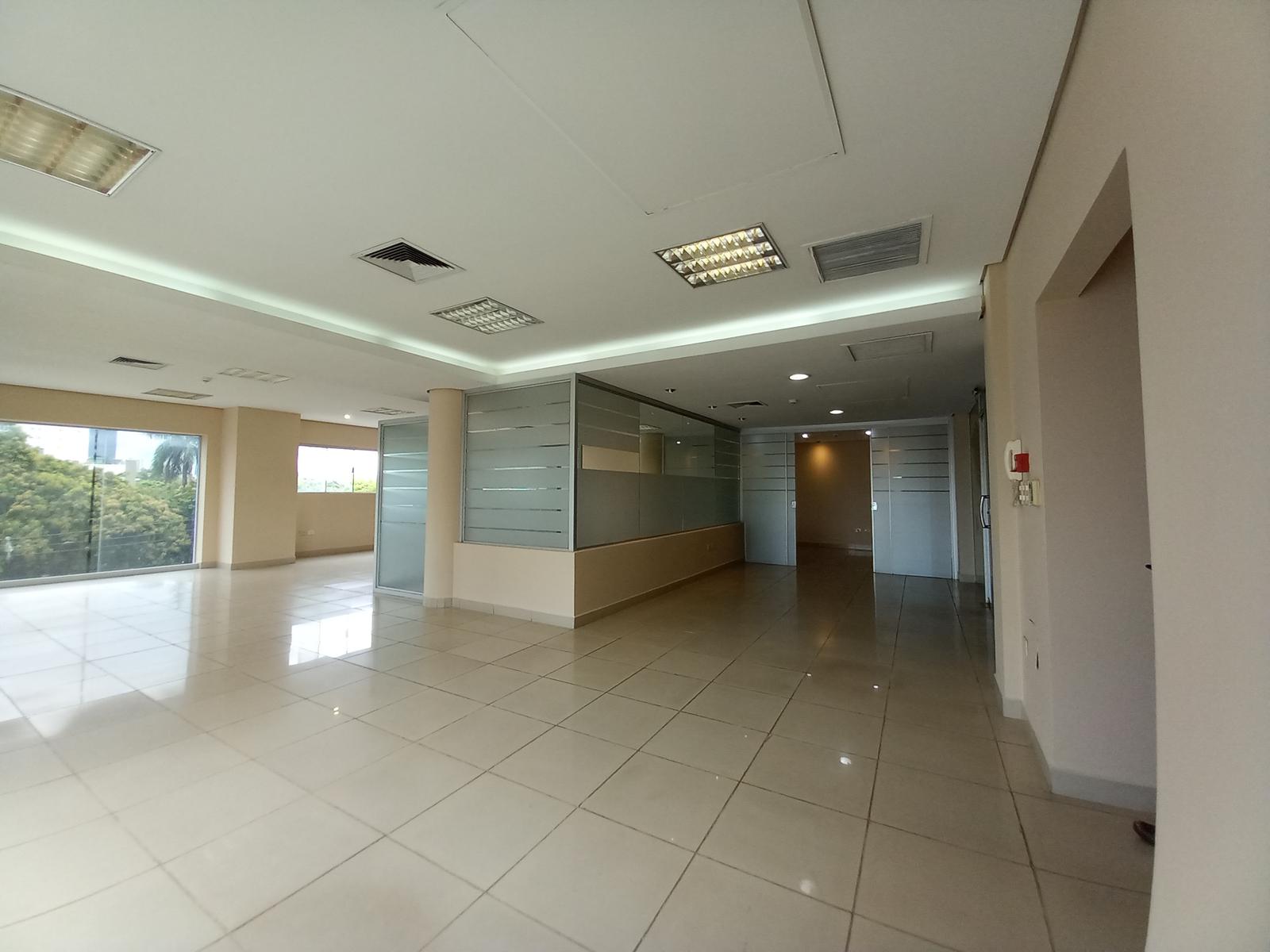 Alquilo Oficina de 180 M2 en Villa Morra — foto 3