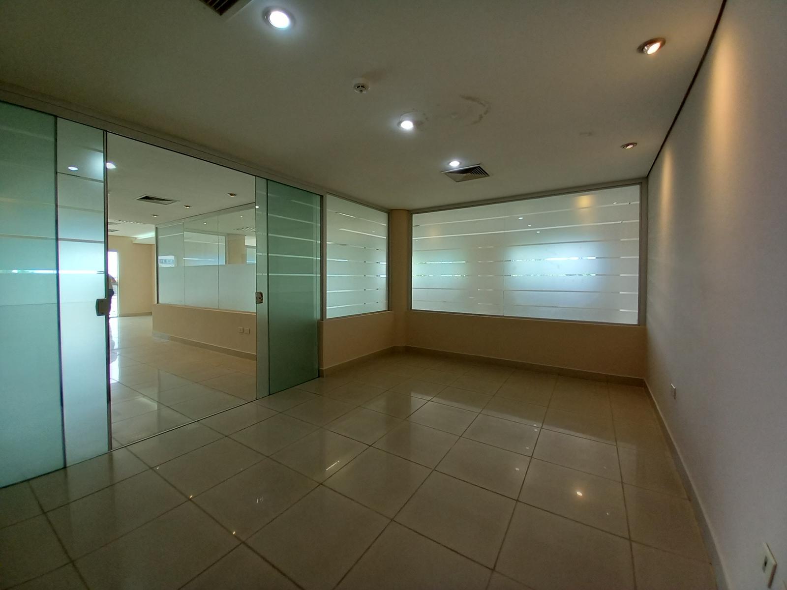 Alquilo Oficina de 180 M2 en Villa Morra — foto 2