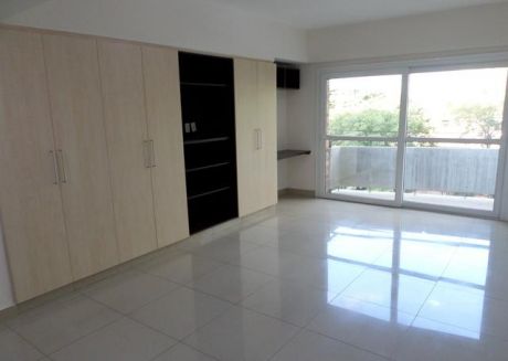 Alquilo Amplio Departamento De 3 Dormitorios En Barrio Manora