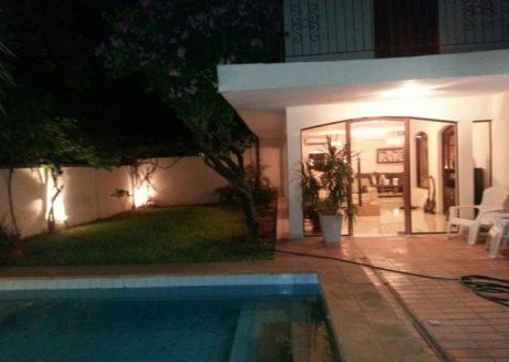 Vendo En Carmelitas Casa En Esquina De 4 Dormitorios