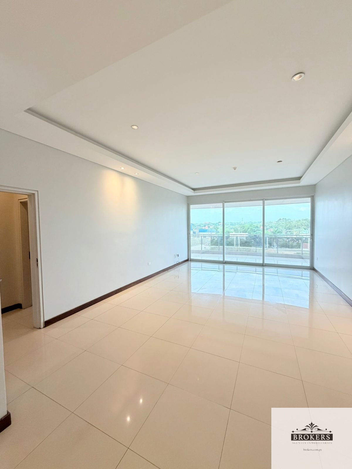 Alquilo Amplio Departamento de Tres Dormitorios En Suite En Villa Aurelia — foto 1