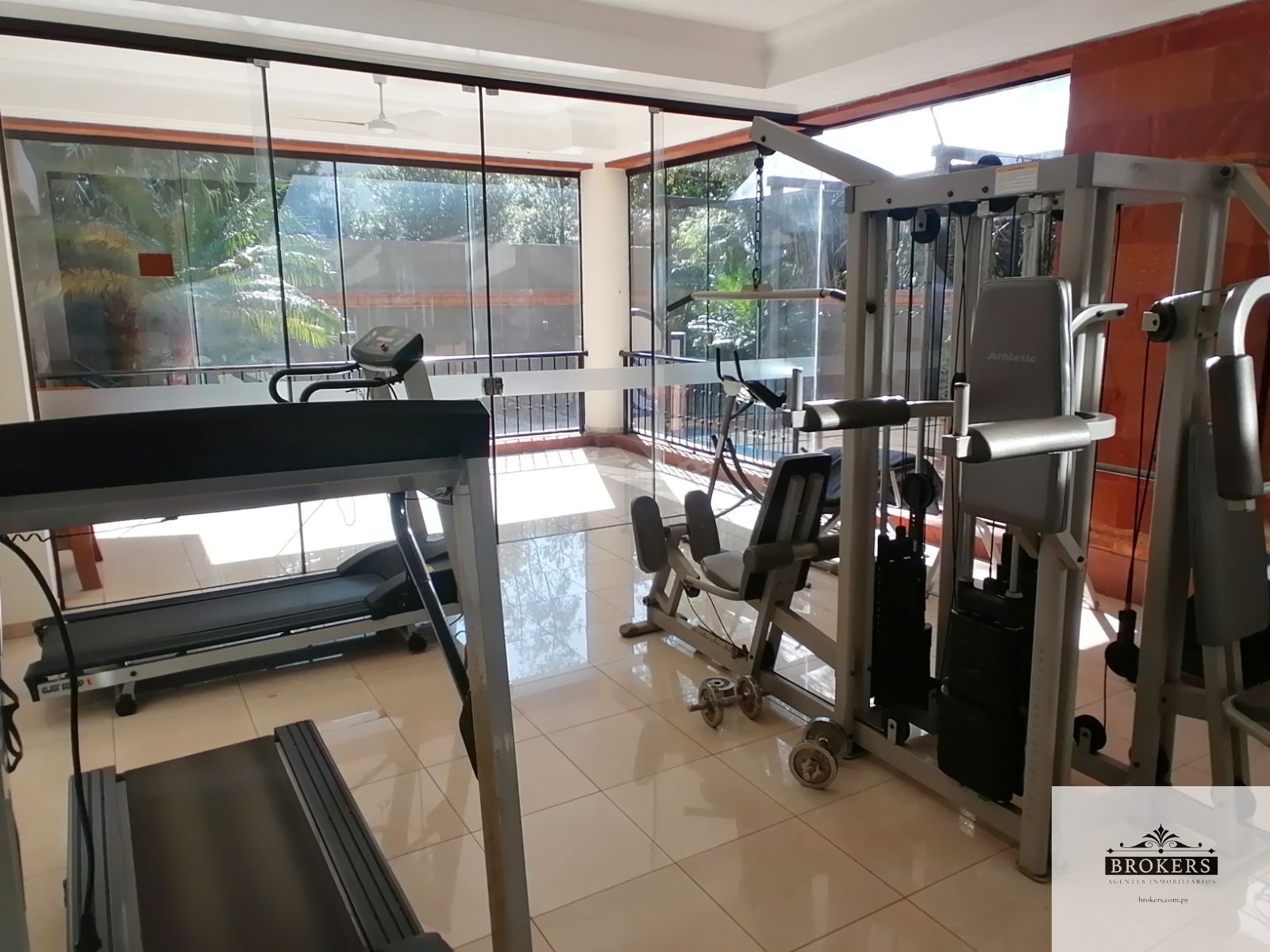 Departamento en venta de 3 dormitorios c/ cochera en Ykua Sati — foto 2