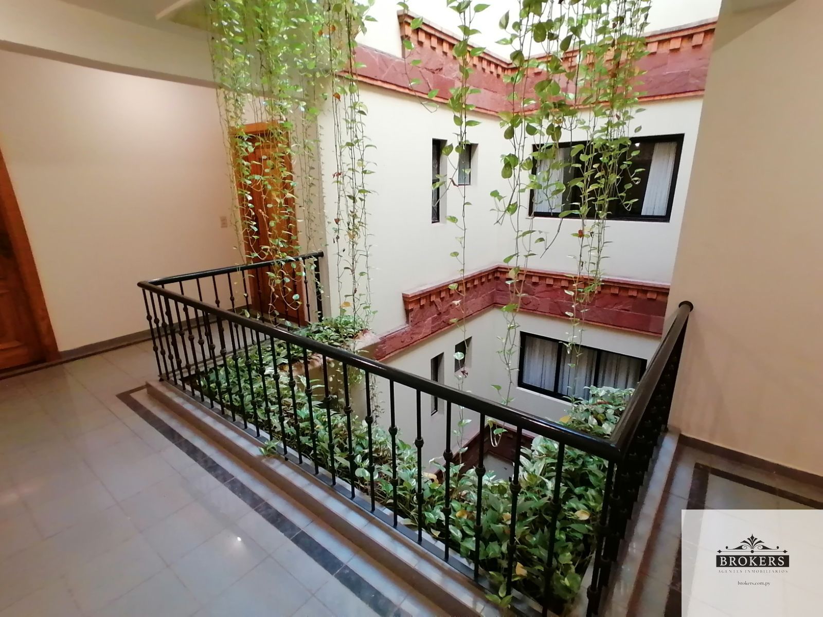 Departamento en venta de 3 dormitorios c/ cochera en Ykua Sati — foto 3