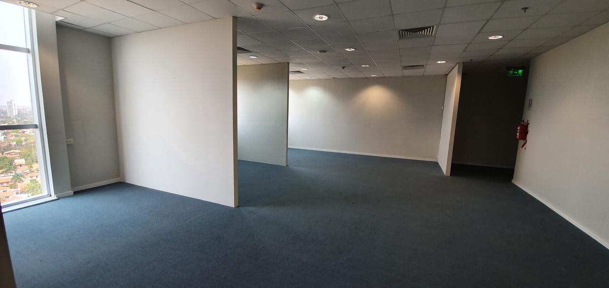 Alquilo Oficina De 94 m2 Con 2 Cocheras En El WTC Asunción — foto 3