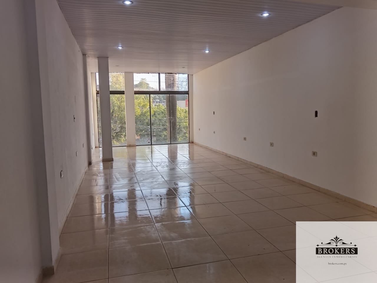 Local Comercial de 120 m2 en alquiler ubicado en Zona Norte Fdo de la Mora — foto 2