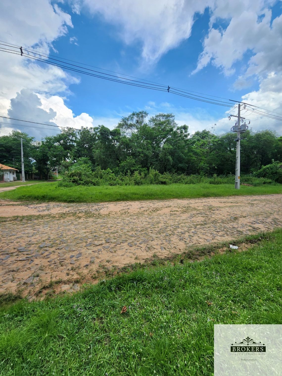 En Venta Hermoso Terreno en Esquina De 1.221 m2 En San Bernardino — foto 2