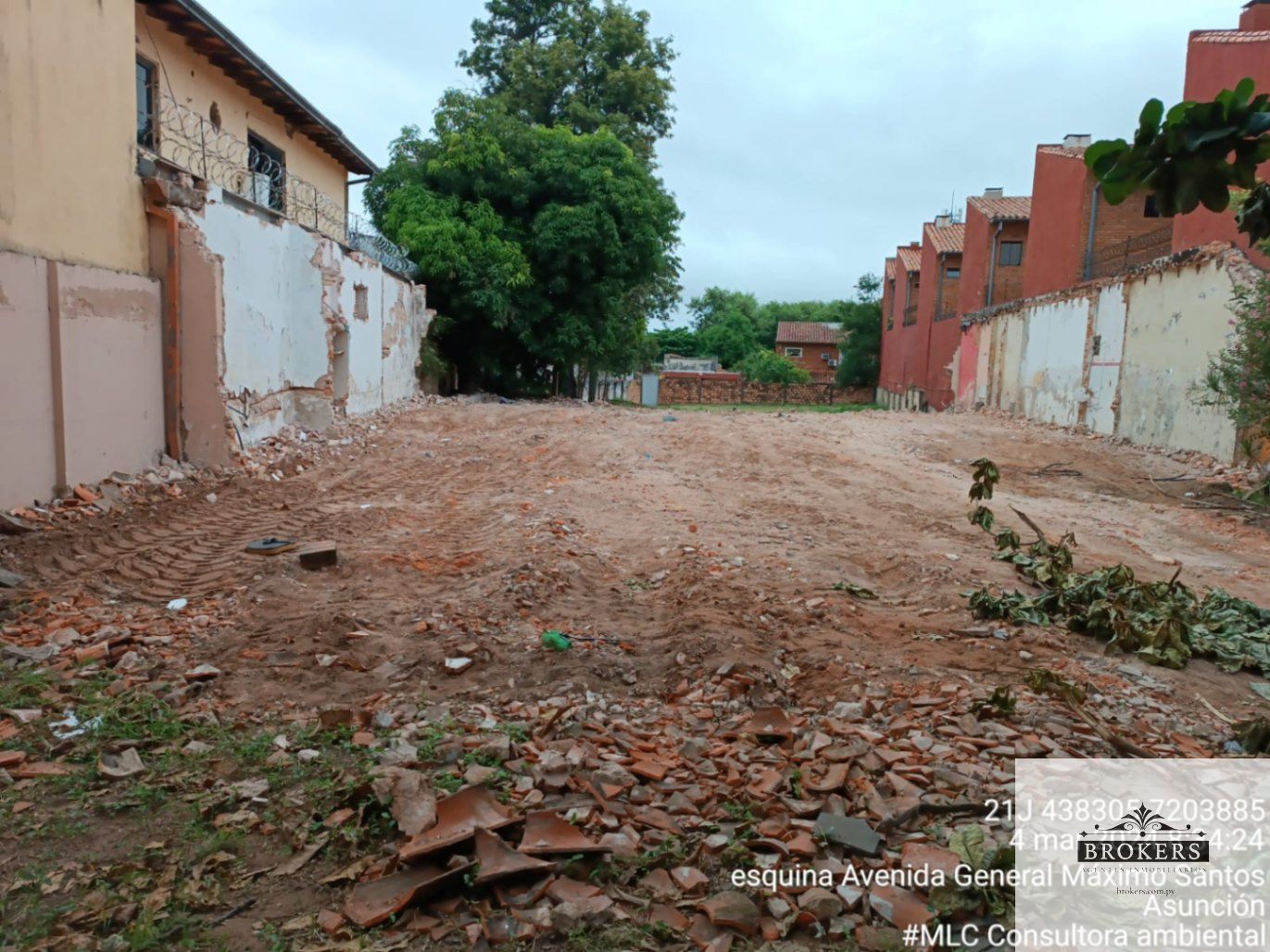 Vendo Amplio Terreno De 1.103 M2 En Barrio Las Mercedes — foto 2
