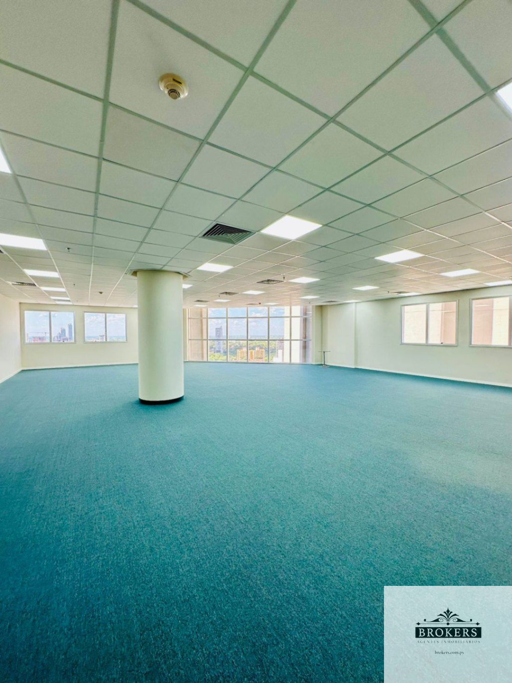 Alquilo Oficina De 215  m2 Con 2 Cocheras En El World Trade Center Asuncion — foto 2