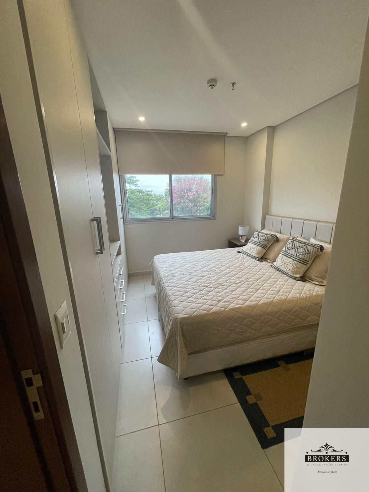 Alquilo Departamento Amoblado De 2 Dormitorios Con Cochera Barrio Los Laureles — foto 3
