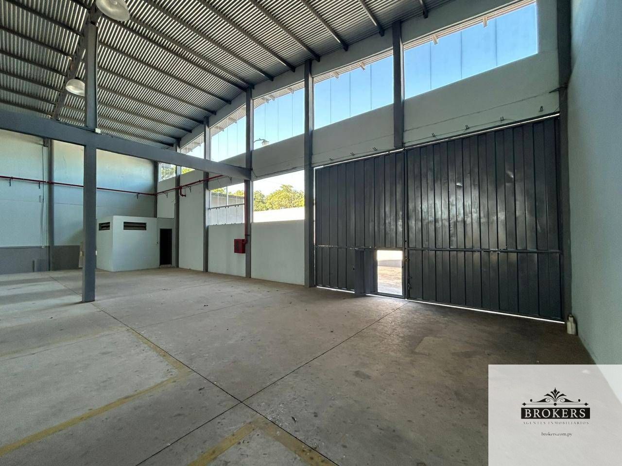 Alquilo Amplios Depósitos de 2338 m2 zona Trinidad Artigas — foto 3