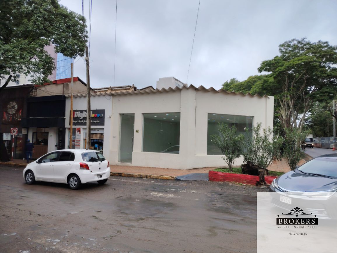 Alquilo Amplio Local Comercial 100 m2 en esquina  Zona Shopping Mariscal Lopez — foto 2