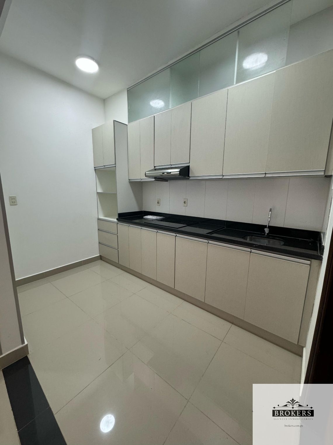 Departamento en alquiler de Dos Dormitorios en Zona del Shopping Pinedo — foto 3