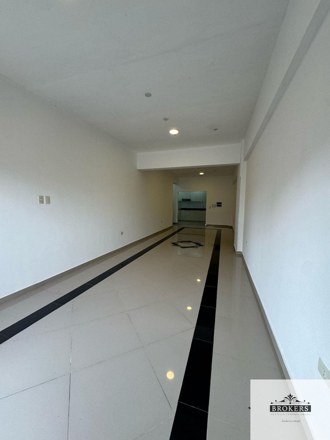 Departamento en alquiler de Dos Dormitorios en Zona del Shopping Pinedo — foto 2