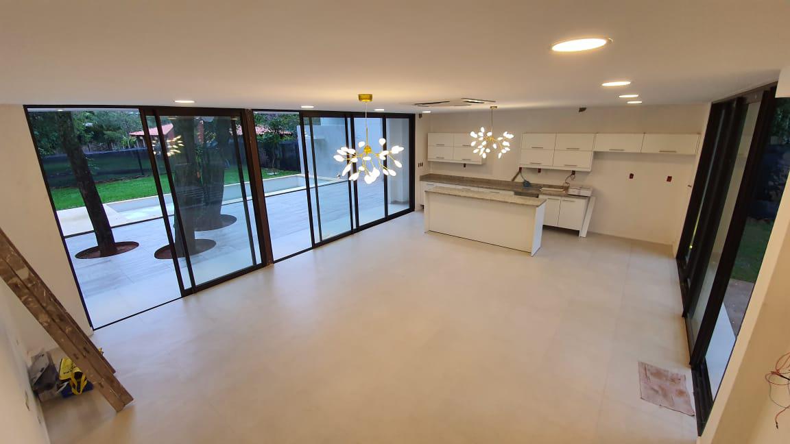 Vendo Hermosa Casa Moderna y Minimalista Con Piscina En San Bernardino — foto 3