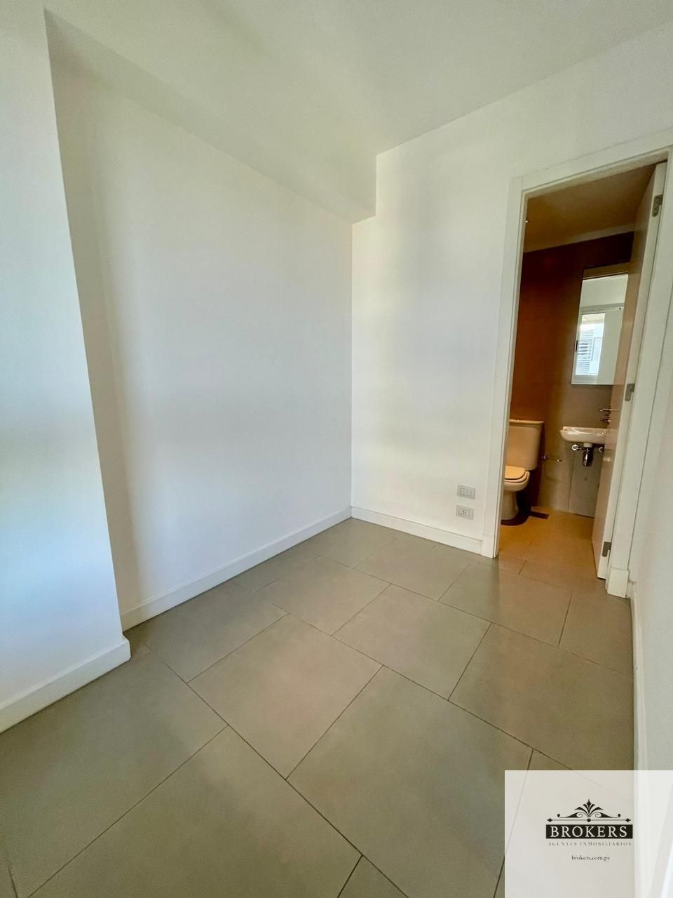 Vendo Departamento De 2 Dormitorios En Mburucuyá — foto 3