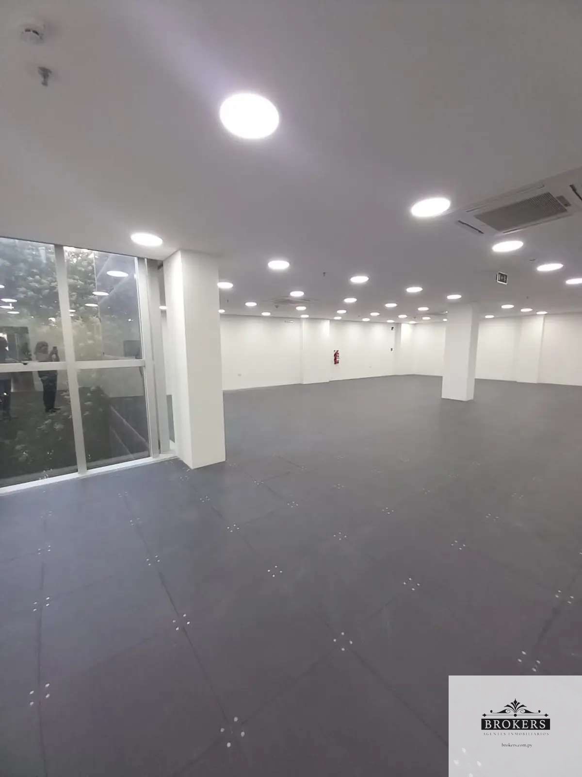 Oficina Corp. 215 m2.en alquiler ubicado en Villa Morra — foto 2