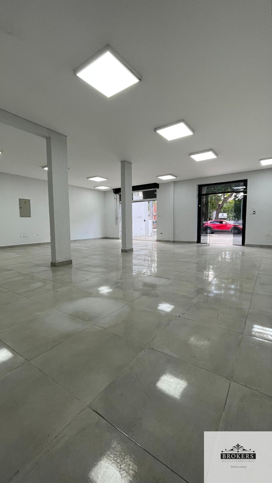 Alquilo Salón Comercial Sobre Avenida Carlos Antonio López — foto 2