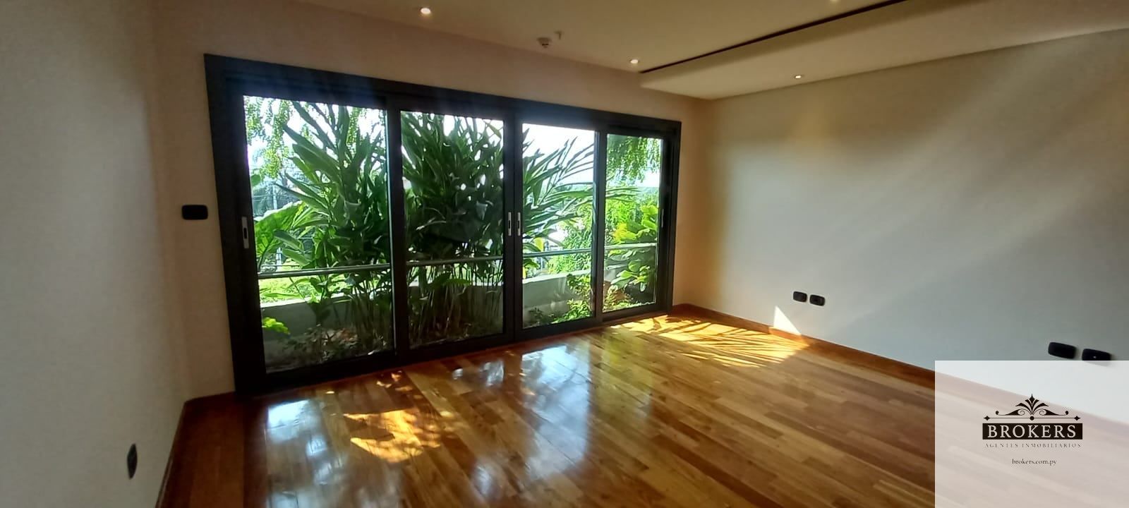 Alquilo Dpto dos dormit en suite, 181,76  m2 c/2 cocheras. Mburucuyá — foto 2