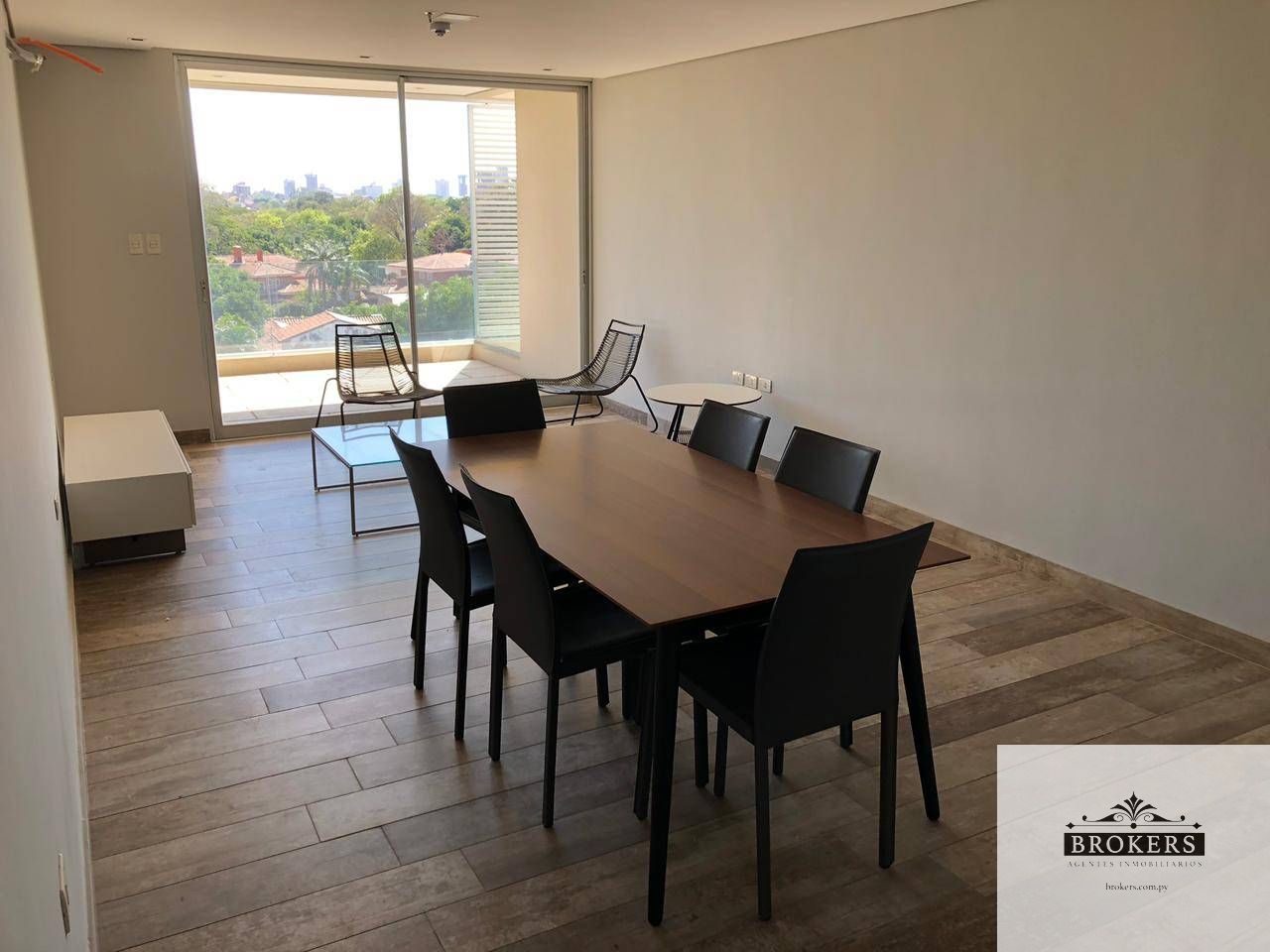 Departamento de Dos Dormitorios en alquiler c/ 2 cocheras en Villa Morra — foto 2