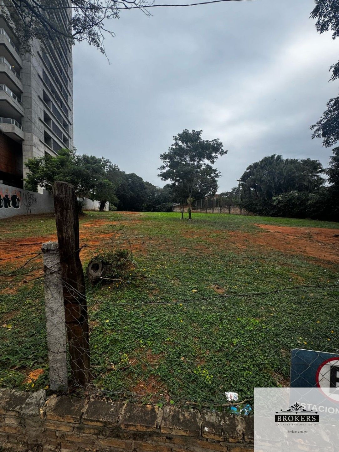 Vendo Terreno De 4.800 m2 Sobre la Avda. Santa Teresa en Zona Paseo La Galeria — foto 3