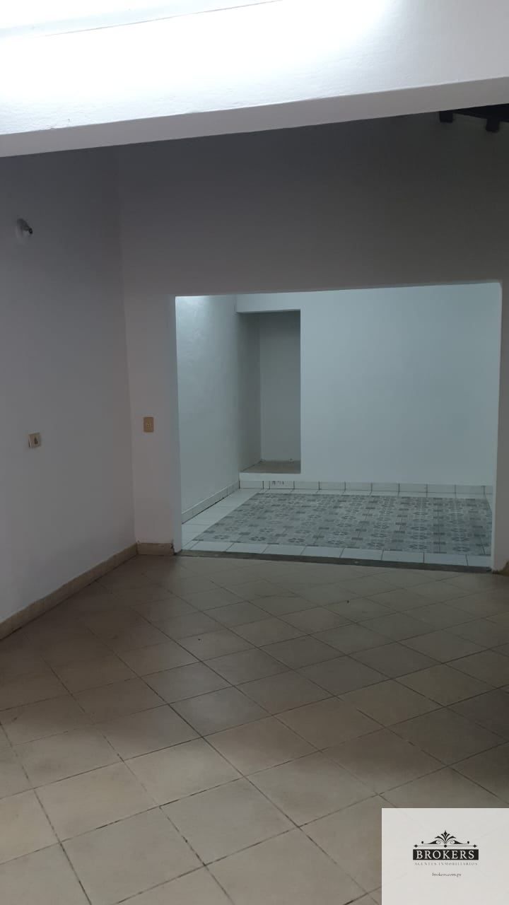 Alquilo Casa para Oficina, consultorios, de 5 ambientes, Bo. La Encarnación — foto 2