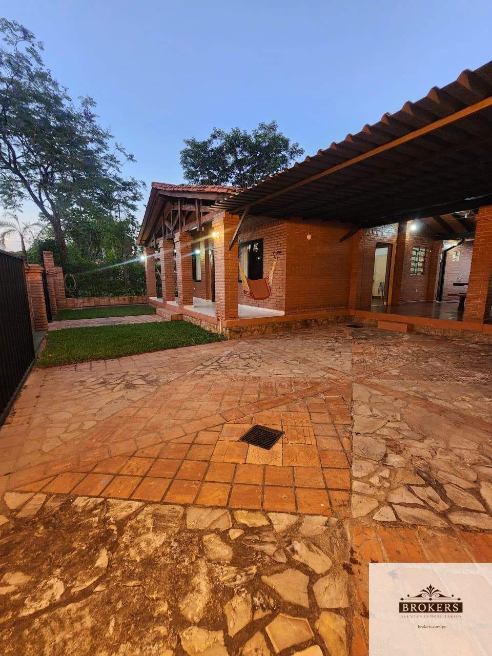 Vendo Casa De 5 Dormitorios Con Piscina En San Bernardino — foto 2