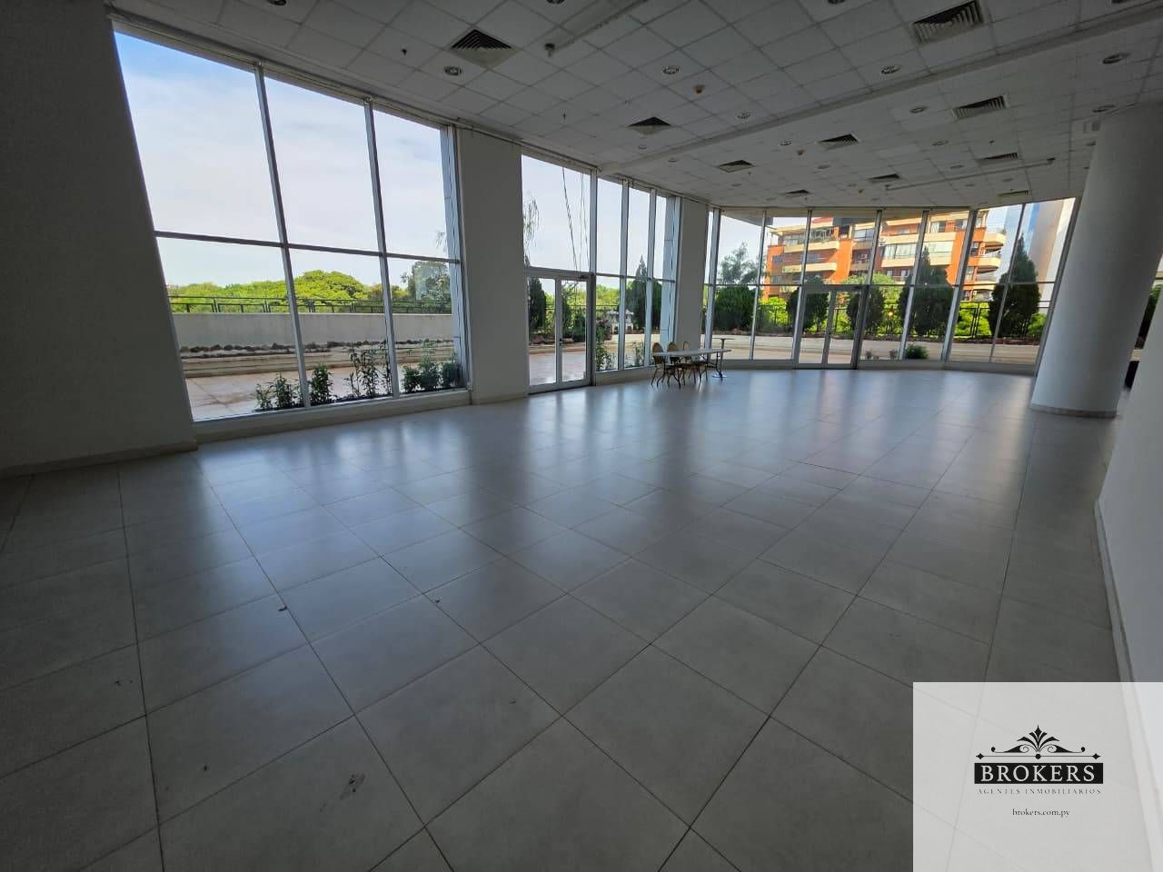 Alquilo Piso Completo Con Terraza Para Uso Gastronómico u Oficina En El WTC