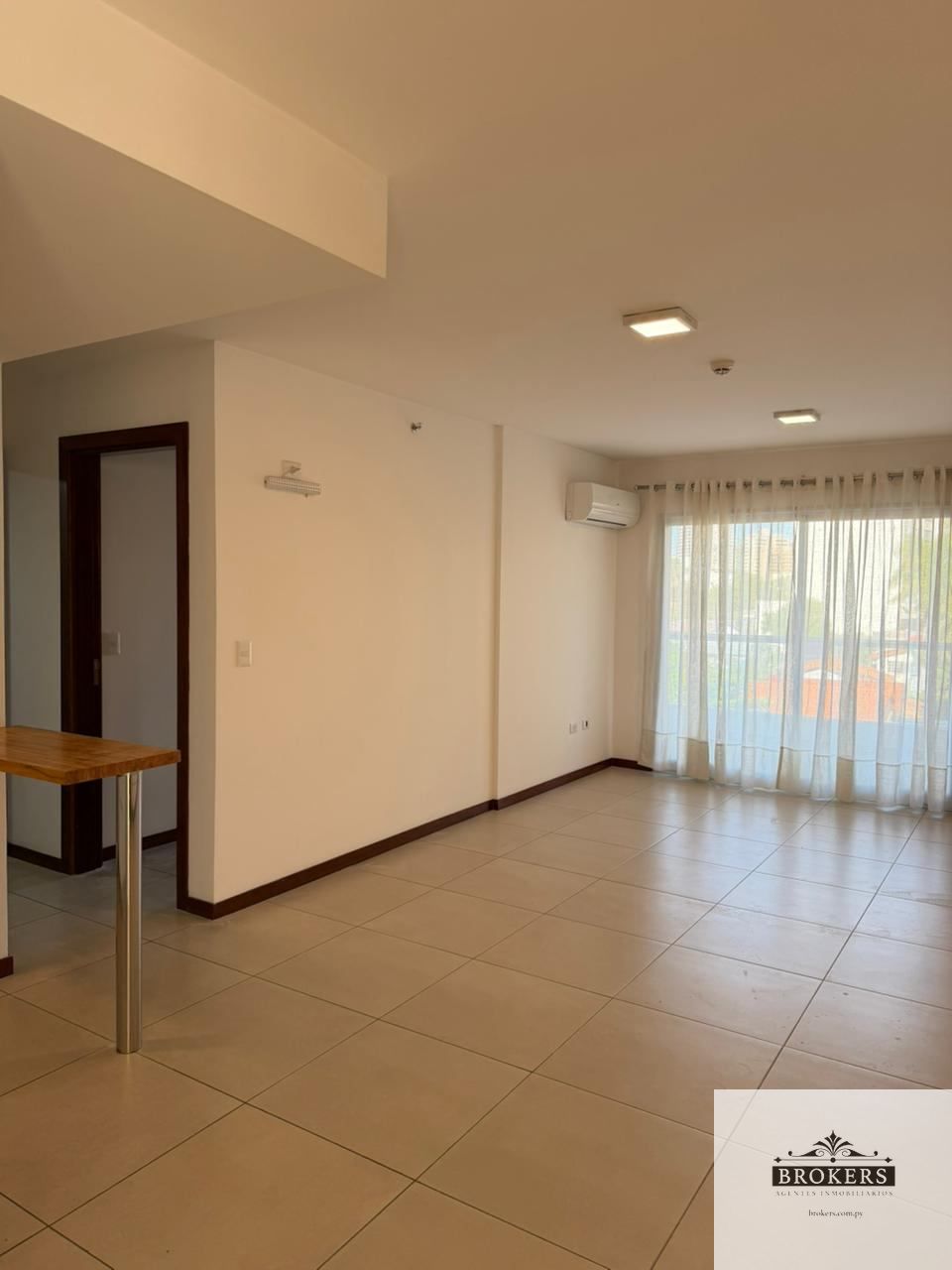Alquilo Departamento de un Dormitorio en Zona Shopping del sol madame Lynch — foto 2