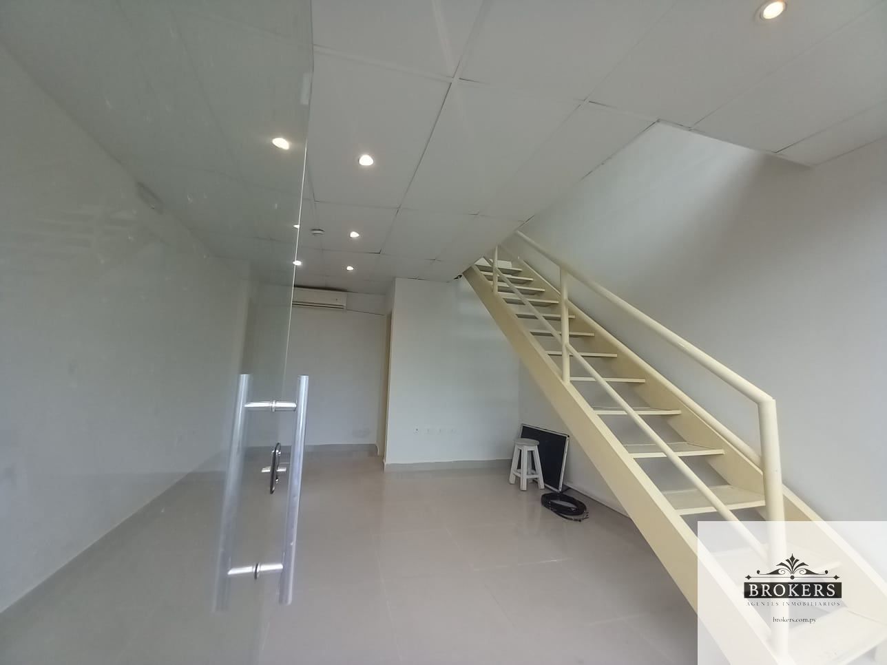 Local Comercial de 50M2 en alquiler ubicado en Ykua Sati — foto 2