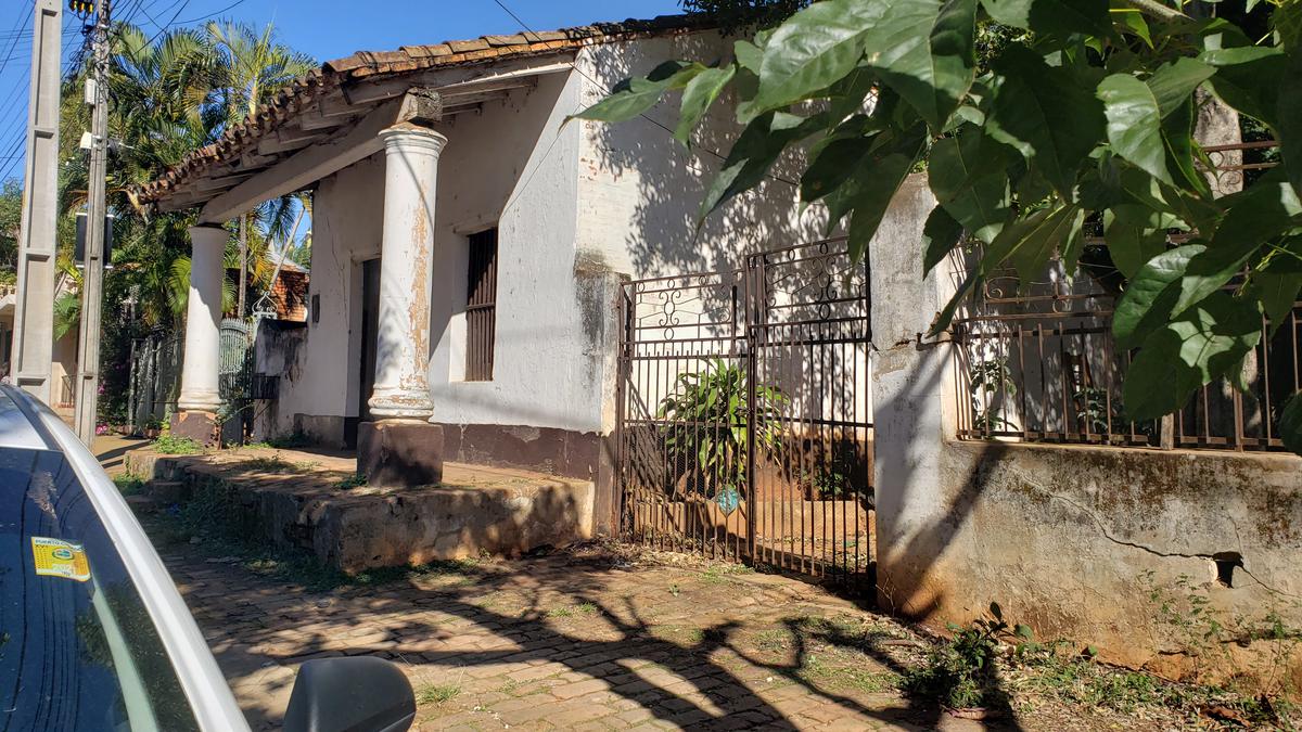 Vendo Terreno Con Casa Antigua en Centro de Luque — foto 2